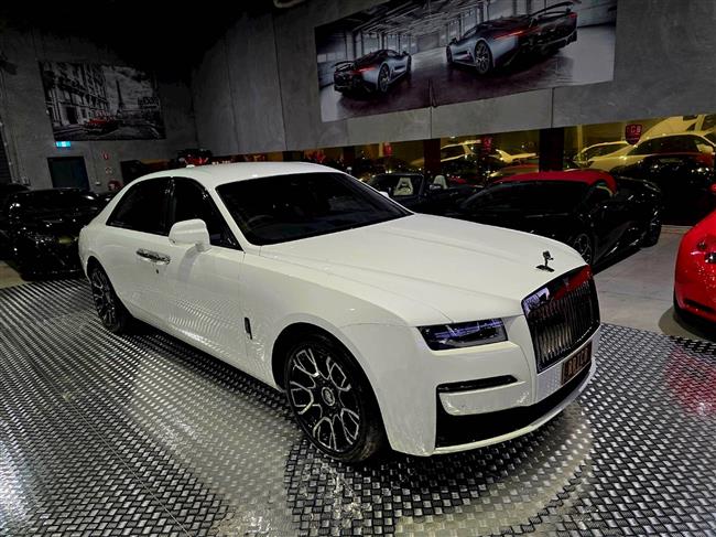 2022 ROLLS-ROYCE GHOST BLACK BADGE SEDAN - $659,888.00 - Photo 2